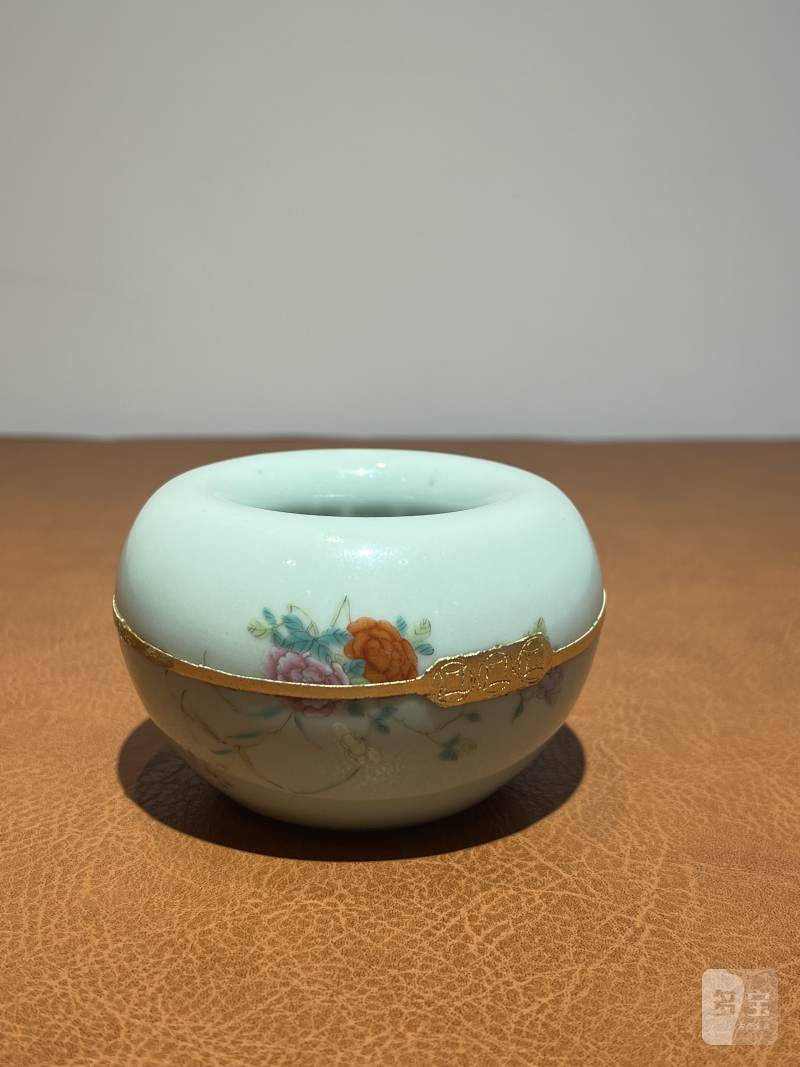 清 粉彩花卉纹苹果尊